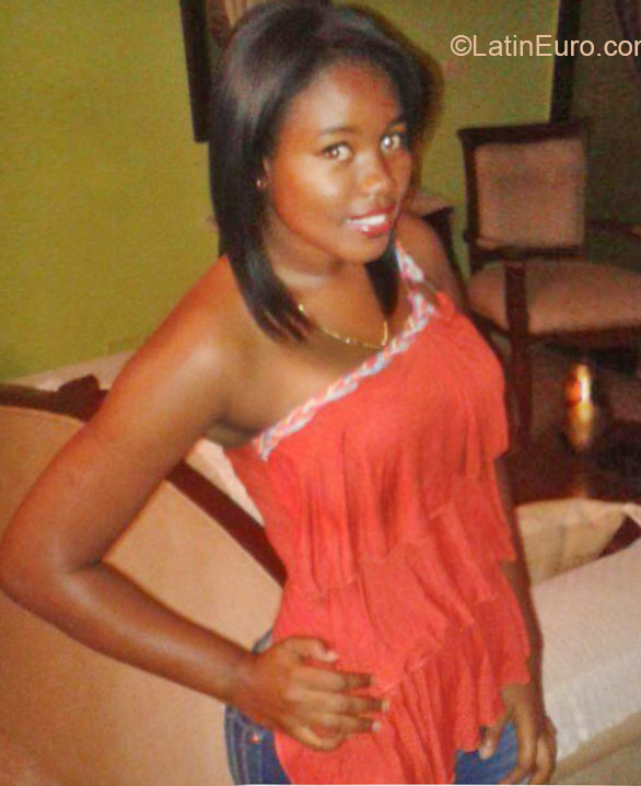 Date this hot Dominican Republic girl Esmeralda from La Romana DO21373