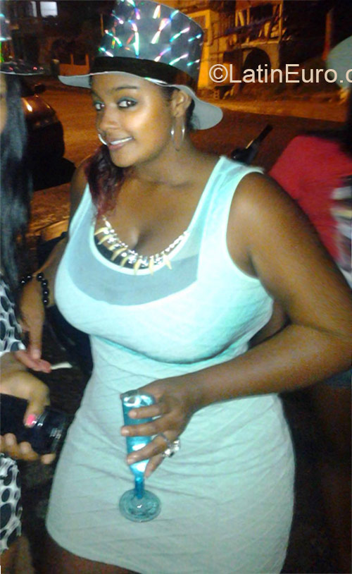 Date this sultry Dominican Republic girl Madelin from Santo Domingo DO21389