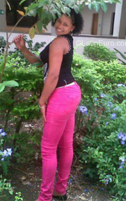 Date this cute Dominican Republic girl Rossana from Santo Domingo DO21422