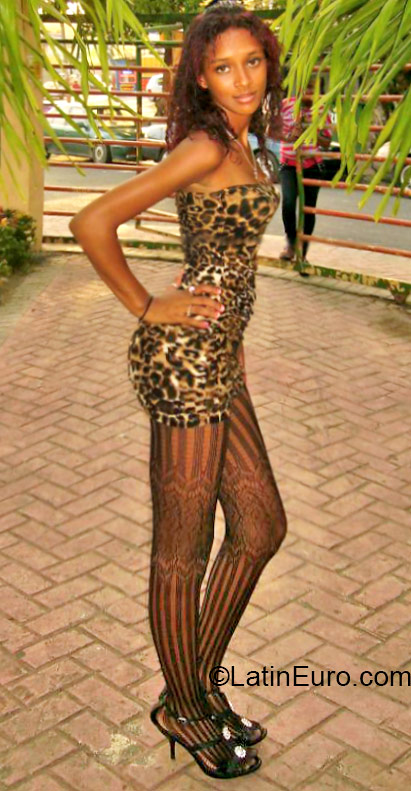 Date this young Dominican Republic girl Luisa from Santo Domingo DO21450