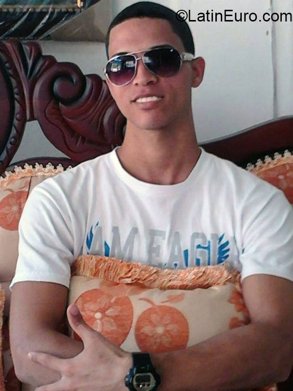 Date this good-looking Dominican Republic man Matrix de los s from Santo Domingo DO21535