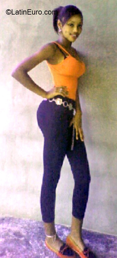 Date this delightful Dominican Republic girl Yafieriey from La Vega DO21552