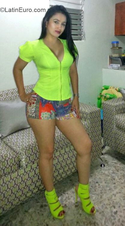 Date this young Dominican Republic girl Sol from Santiago DO21662