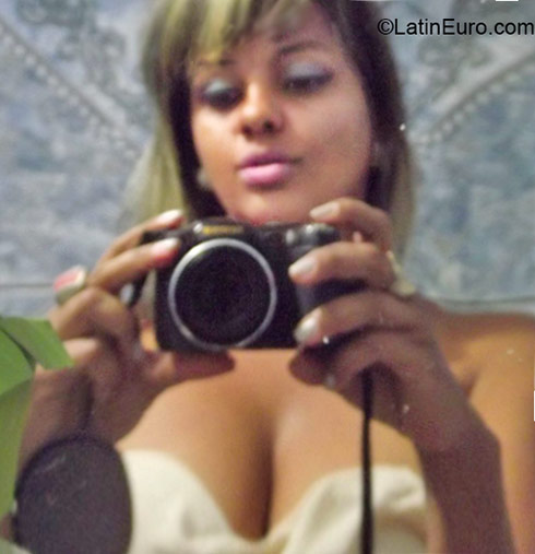 Date this happy Brazil girl Ana Claudia from Sao Paulo BR9273