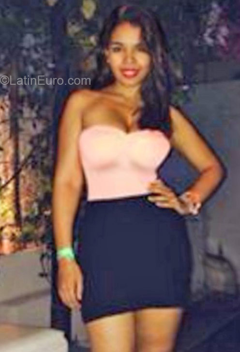 Date this funny Colombia girl Kittycolombana from Barranquilla CO17151