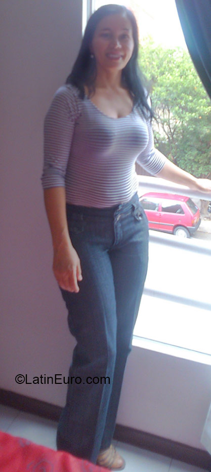 Date this pretty Colombia girl Gloria from Medellin CO17152