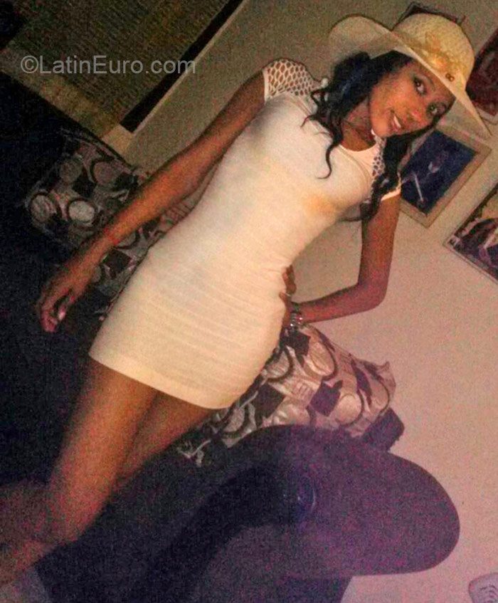 Date this stunning Dominican Republic girl Nisde from Santo Domingo DO21719