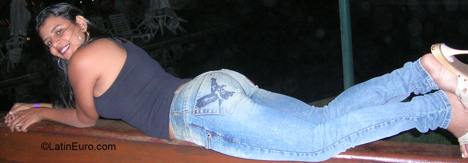 Date this hot Brazil girl Valeria from Recife BR9278