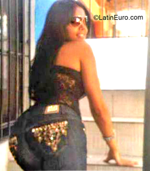 Date this charming Dominican Republic girl Yajairia from Santo Domingo DO21765