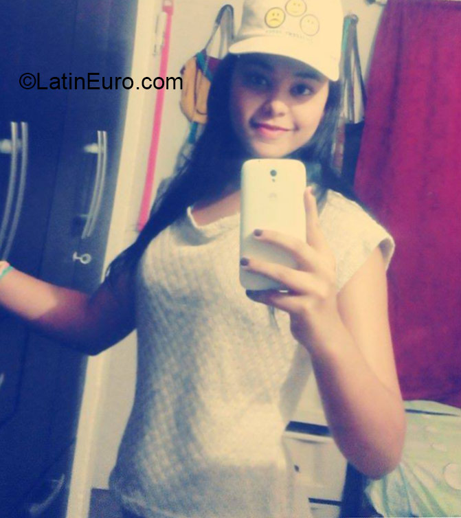 Date this delightful Colombia girl Edys from Santa Marta CO17174
