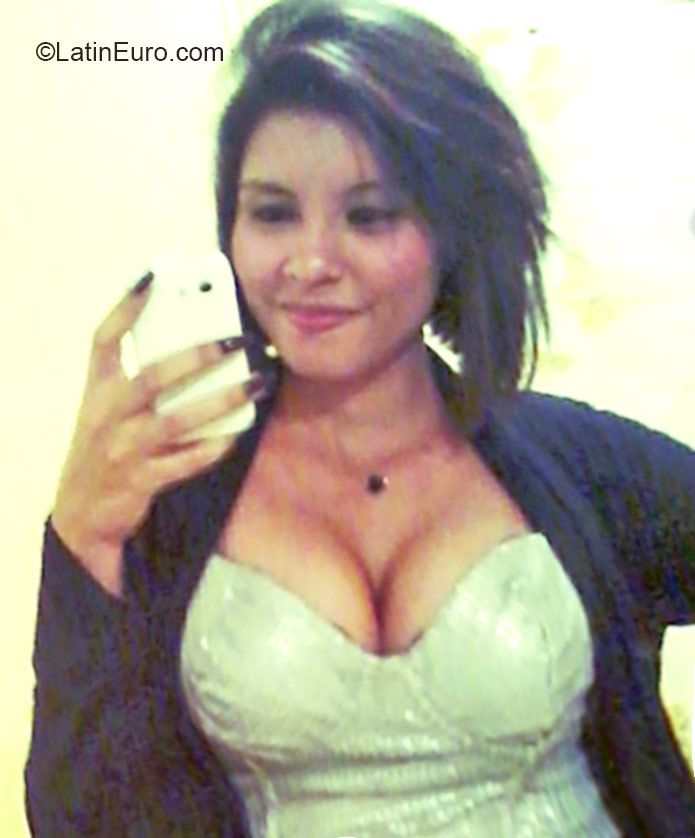 Date this attractive Venezuela girl Barbara from Barcelona VE457