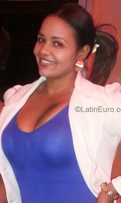 Date this foxy Dominican Republic girl Esmeralda from Hato mayor DO21831