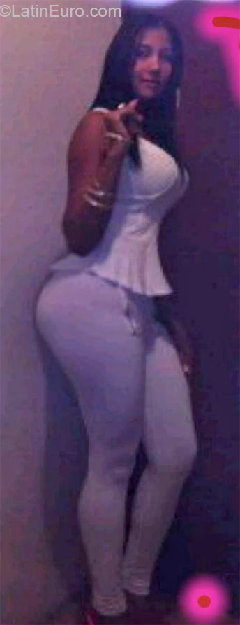 Date this sultry Dominican Republic girl Yokasta Rossany from La Romana DO21894