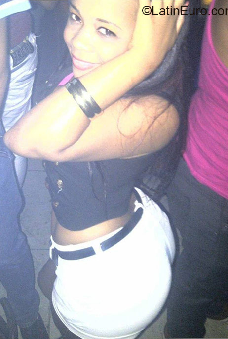Date this attractive Dominican Republic girl Adriana from Santo Domingo DO21897