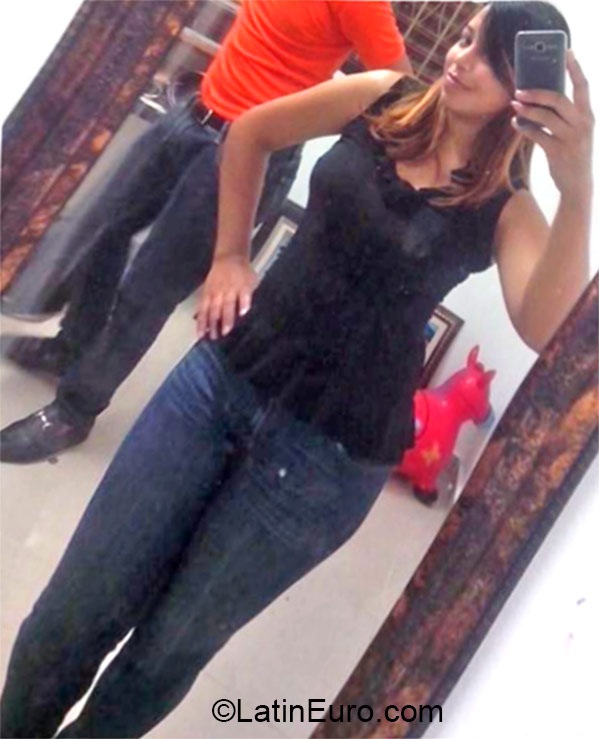 Date this hard body Dominican Republic girl Anabel from Santiago DO21960