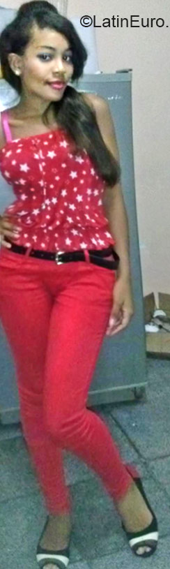 Date this sultry Dominican Republic girl Carolina from Santo Domingo DO21974