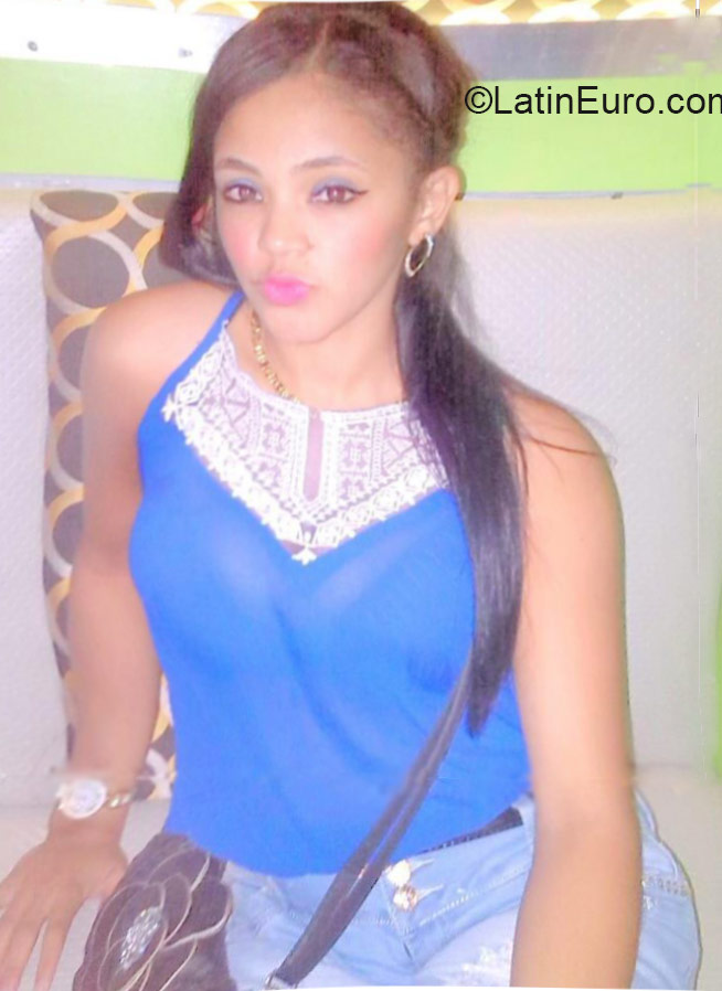 Date this charming Dominican Republic girl Nataly from Santo Domingo DO21995