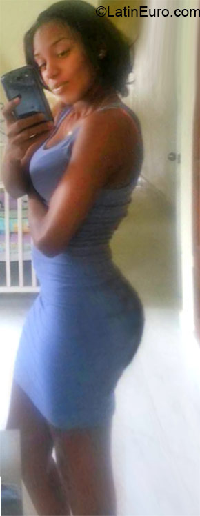 Date this exotic Dominican Republic girl Vanessa from San Cristobal DO22185