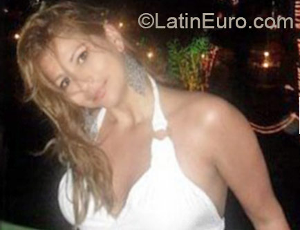 Date this happy Colombia girl Genny from Bogota CO17433