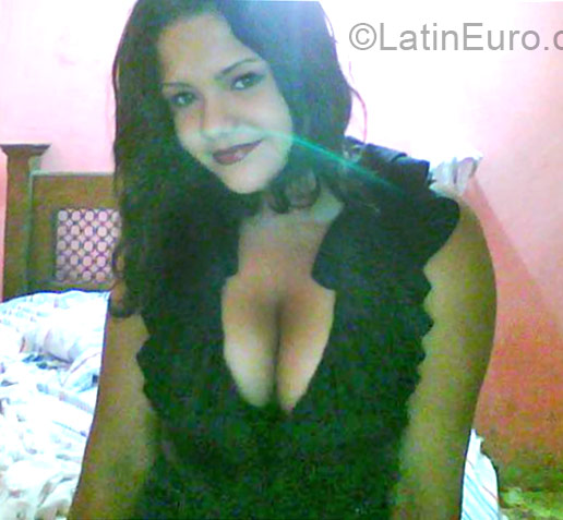 Date this foxy Colombia girl Taliana from Bogota CO17456