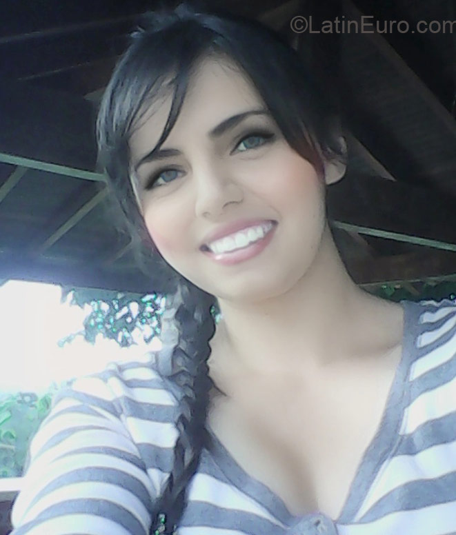 Date this young Colombia girl Lorena from Bucaramanga CO17458