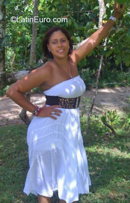Date this foxy Dominican Republic girl Nikaury from Santiago DO22260