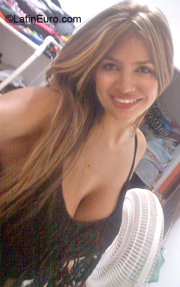 Date this foxy Colombia girl Sofia from Barranquilla CO17472