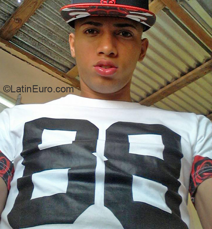 Date this pretty Dominican Republic man Jose from Santo Domingo DO22269