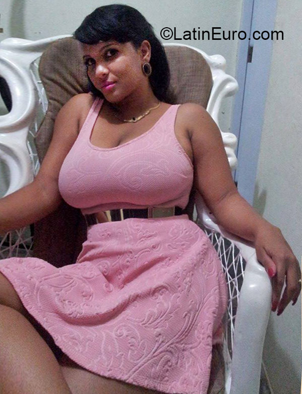 Date this nice looking Dominican Republic girl Jennifer from Santo Domingo DO40375