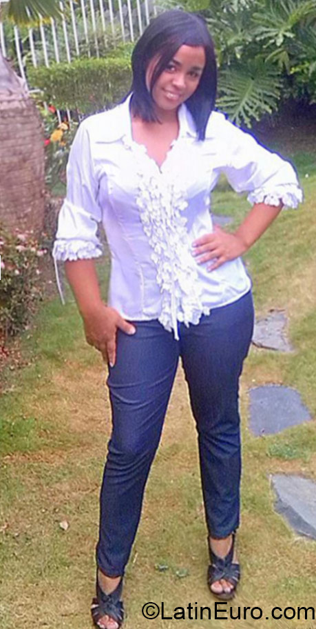 Date this pretty Dominican Republic girl Anabel from Santo Domingo DO22289