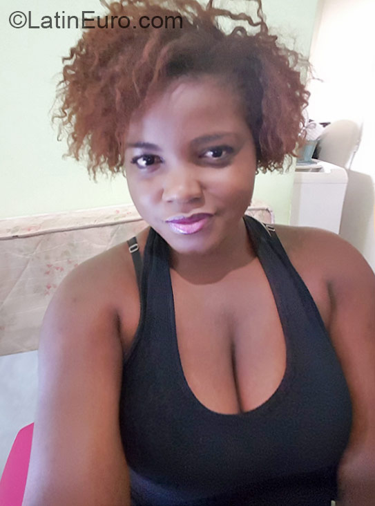 Date this hard body Brazil girl Celcia from Rio De Janeiro BR9343