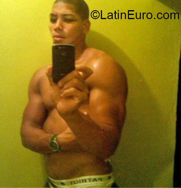 Date this happy Dominican Republic man Franklin from Santo Domingo DO22294