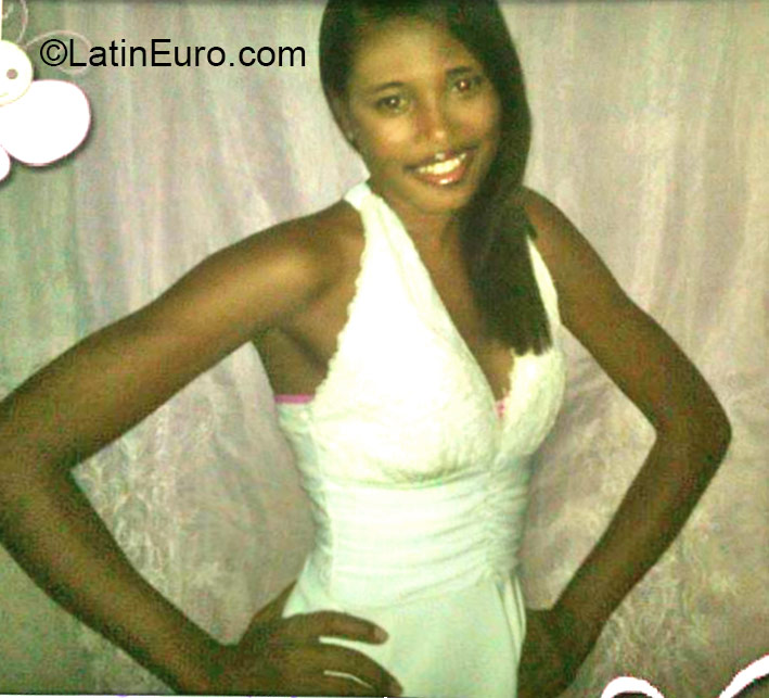 Date this beautiful Dominican Republic girl Neyie from Santo Domingo DO22297