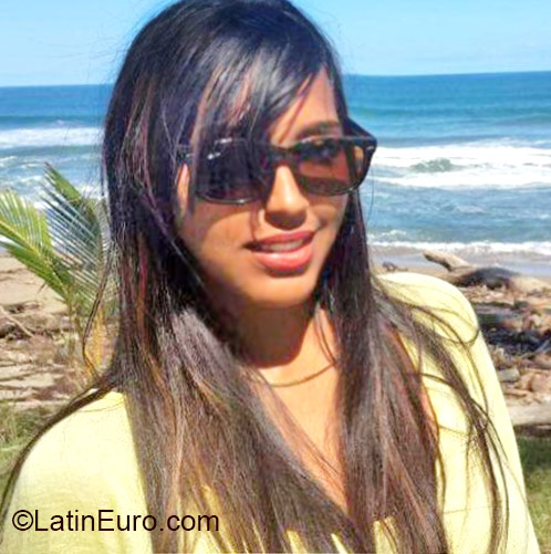 Date this voluptuous Dominican Republic girl Laura from Santo Domingo DO22333