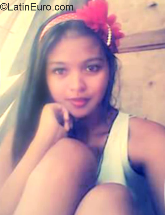 Date this happy Philippines girl Mary from Talisay PH780