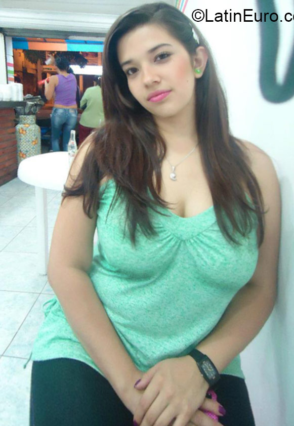 Date this foxy Colombia girl Tatiana from Medellin CO17528