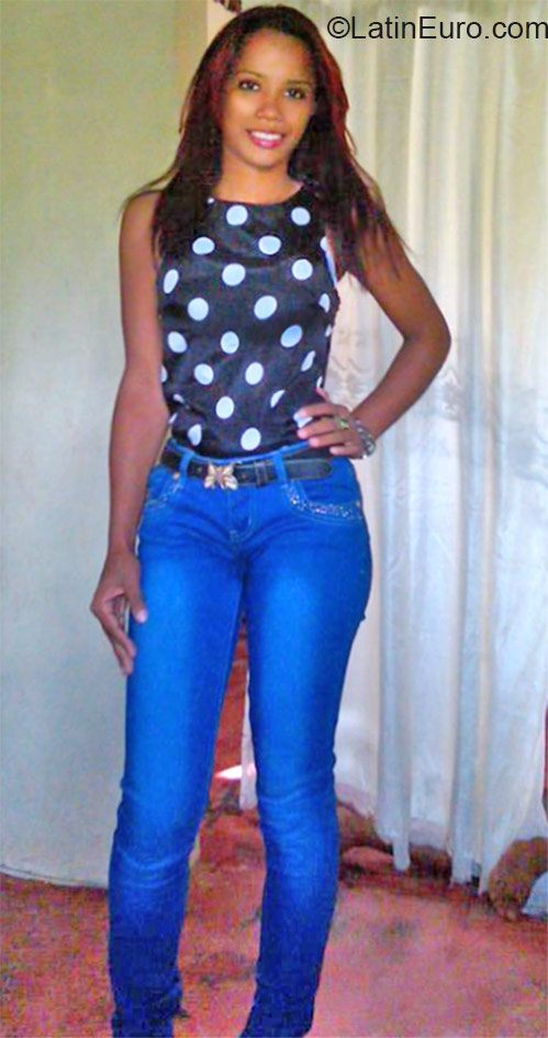 Date this foxy Dominican Republic girl Laudy from Santo Domingo DO22378