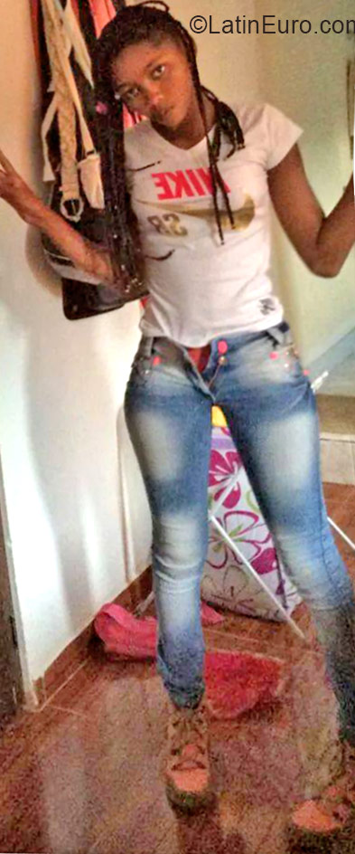 Date this hot Colombia girl Fidarys from Medellin CO18812
