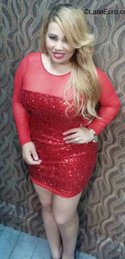 Date this attractive Dominican Republic girl Carolina from San Pedro Macoris DO22453