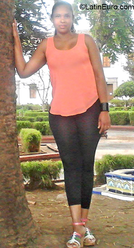 Date this delightful Colombia girl Claudia from Armenia CO17595