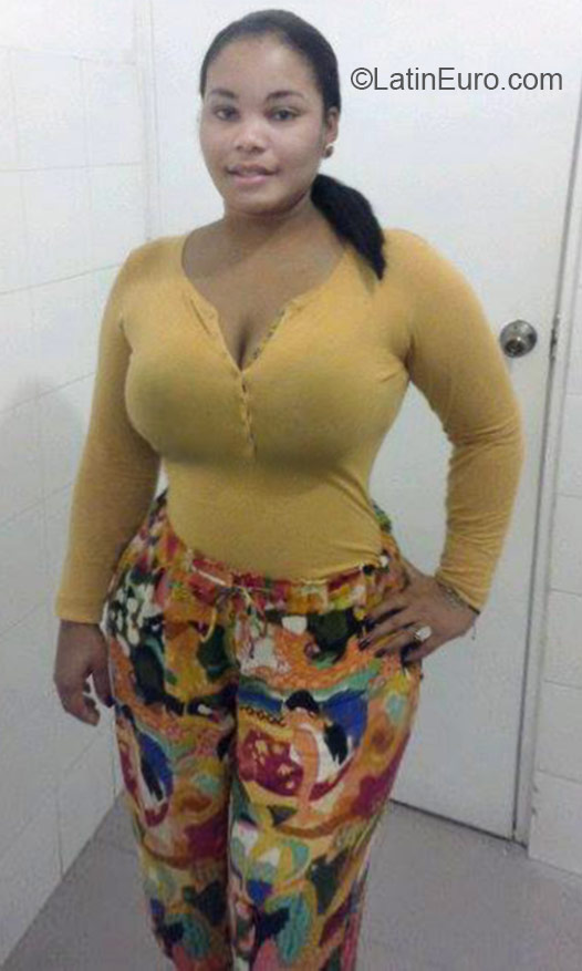 Date this fun Dominican Republic girl Massiel from Santo Domingo DO22462