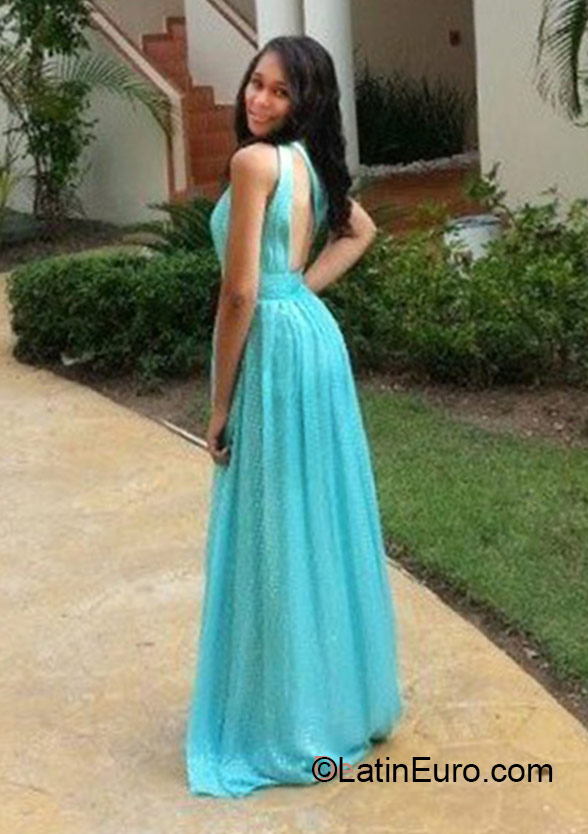 Date this gorgeous Dominican Republic girl Wiki from Santo Domingo DO22935