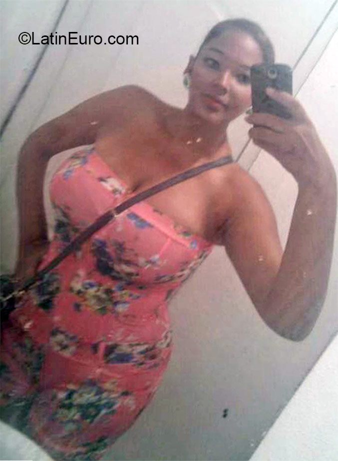 Date this delightful Dominican Republic girl Jeni from Santo Domingo DO22496