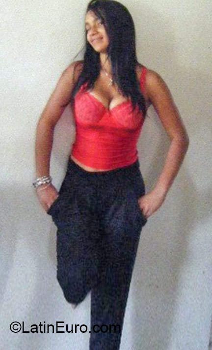 Date this sultry Dominican Republic girl Madelyn from Santo Domingo DO22544