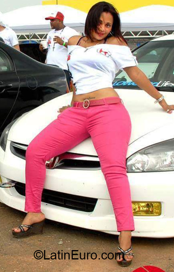 Date this nice looking Dominican Republic girl Ivette from Santo Domingo DO22546