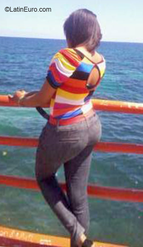 Date this pretty Dominican Republic girl Bomban from Santo Domingo DO22558