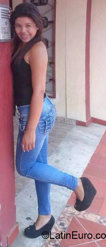 Date this delightful Colombia girl Karina from Bucaramanga CO17668