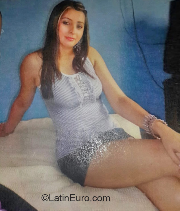 Date this attractive Colombia girl Claudia from Ibague CO17692