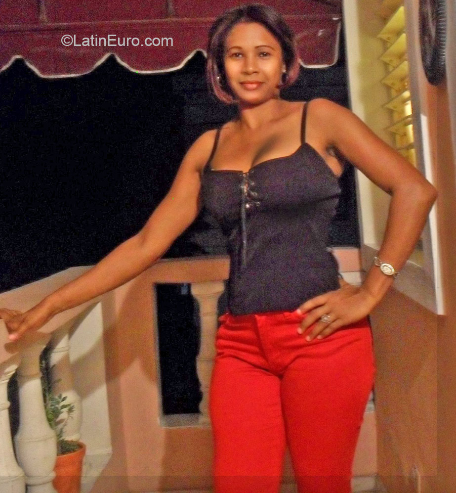 Date this foxy Dominican Republic girl Yesenia from San Pedro Macoris DO22610