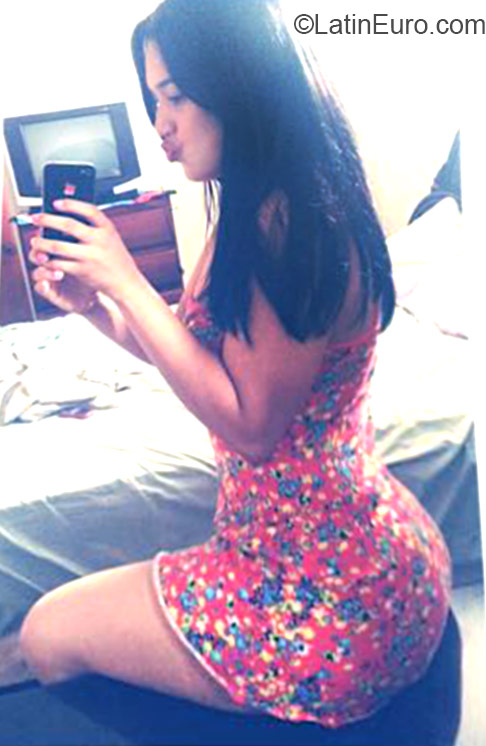 Date this georgeous Dominican Republic girl Carla from Santiago DO22613